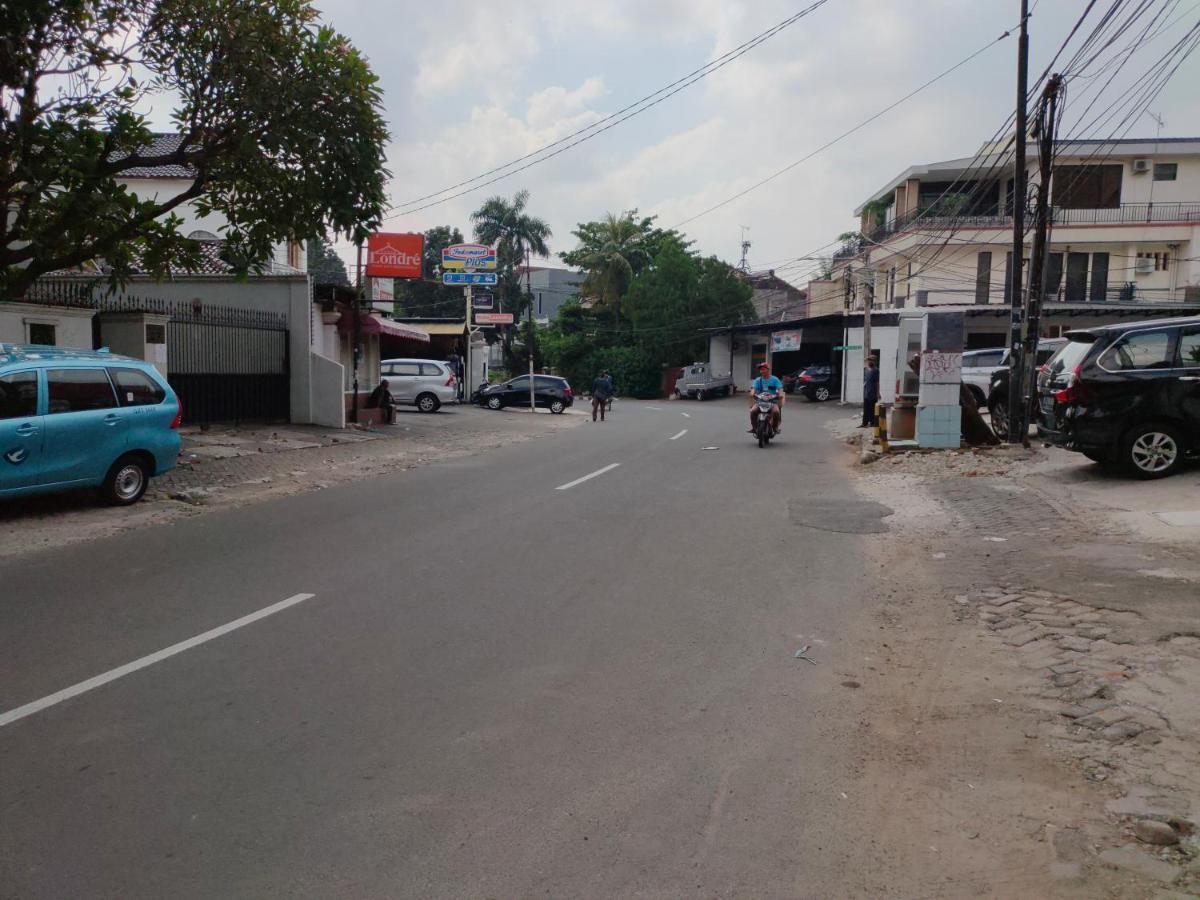 Adotel Jakarta Buitenkant foto