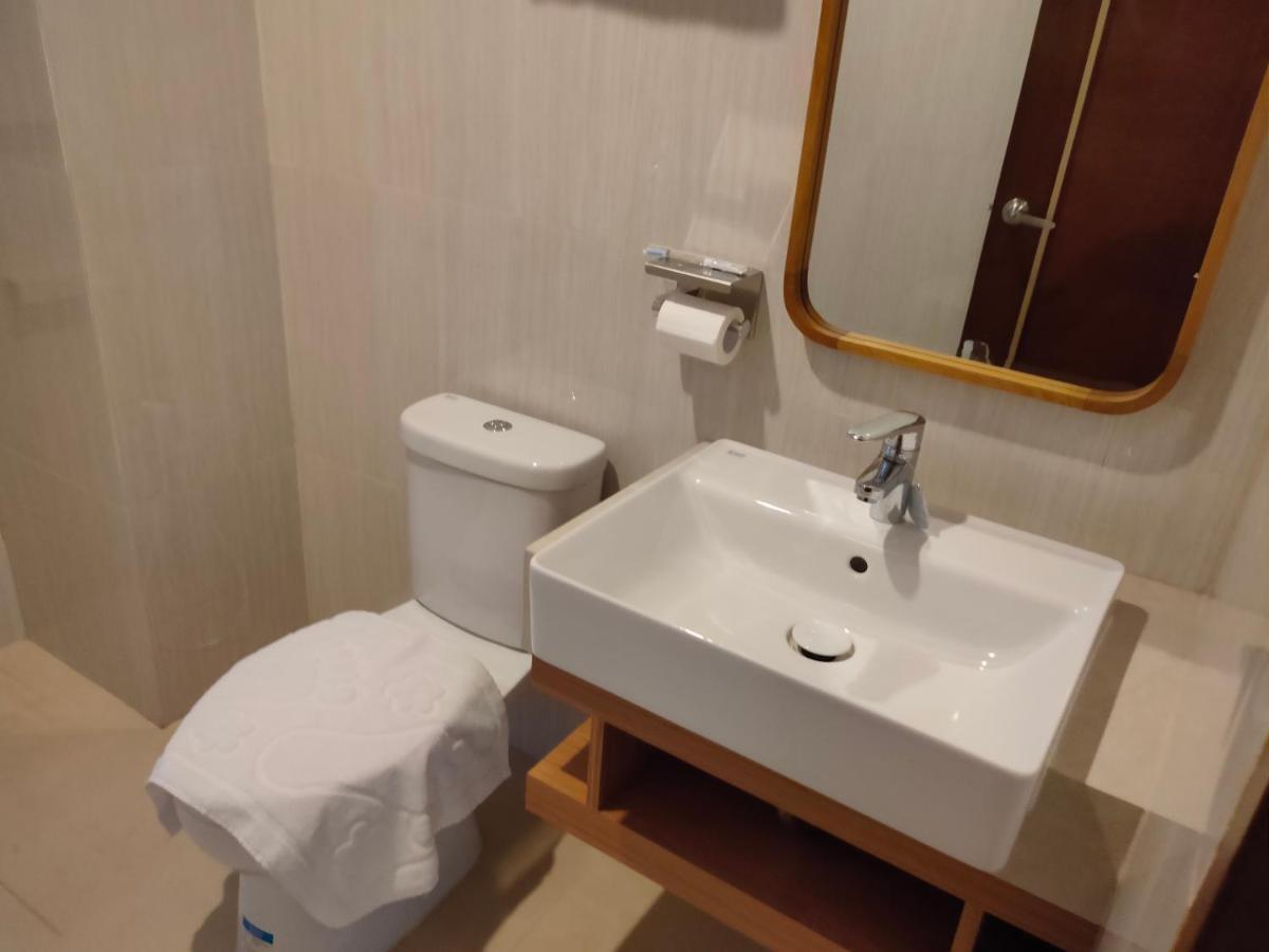 Adotel Jakarta Buitenkant foto