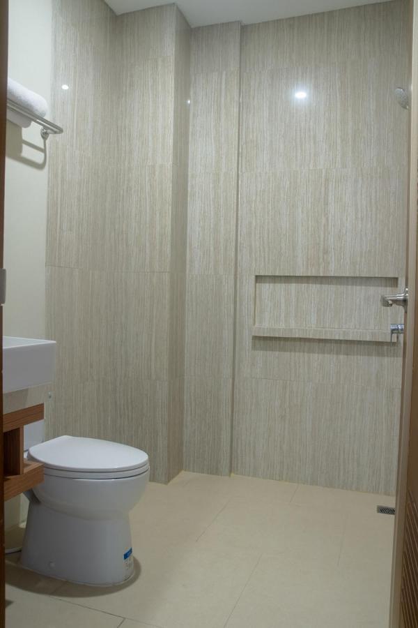 Adotel Jakarta Buitenkant foto
